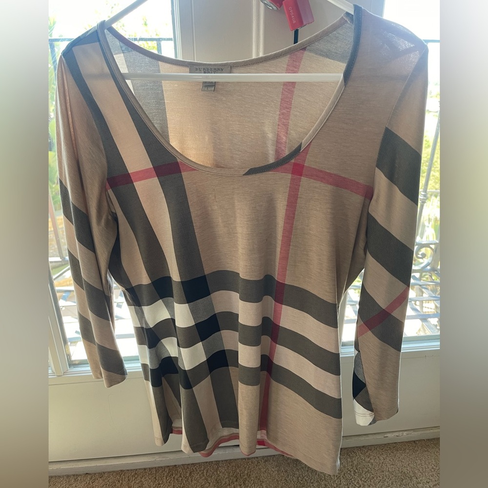 Classic Burberry top!